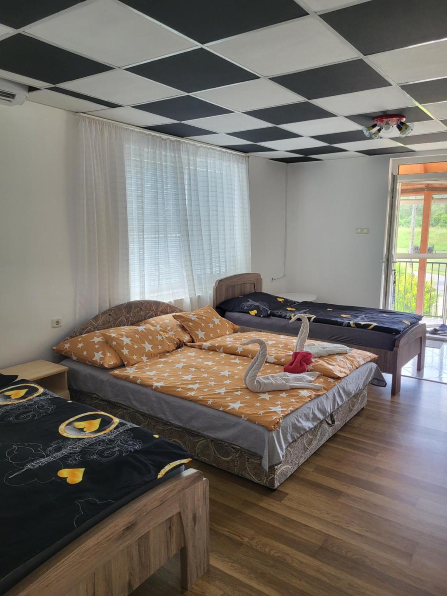 Apartament Napsugar Vendeghaz Tiszaújváros Zewnętrze zdjęcie