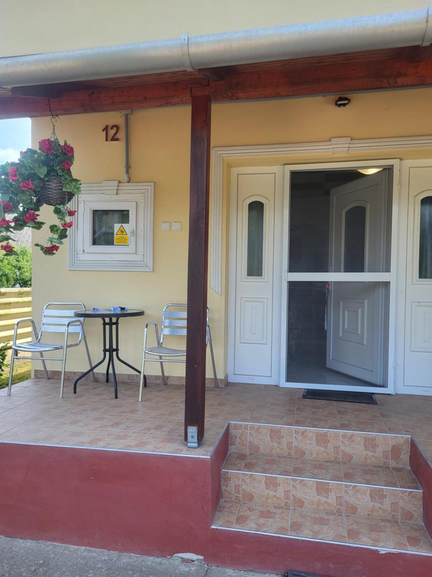 Apartament Napsugar Vendeghaz Tiszaújváros Pokój zdjęcie